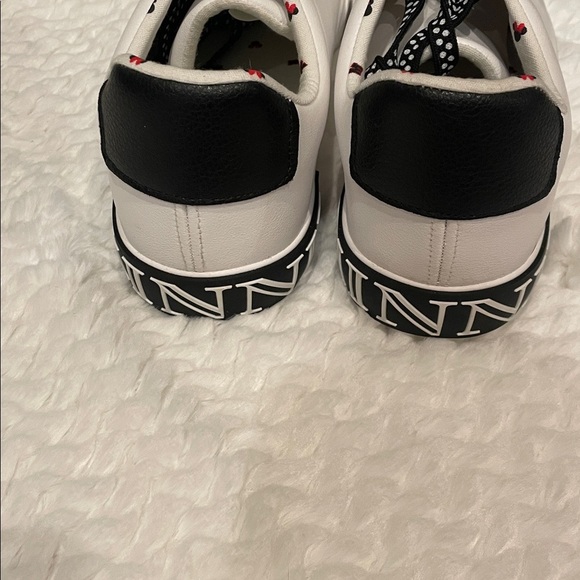 White Minnie Mouse Sneakers with Red and Black Accents not worn size 9.5 - Picture 5 of 6